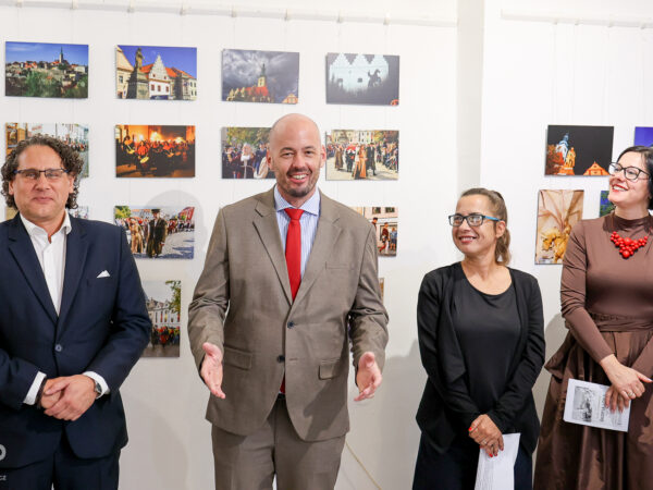 zleva: Štěpán Pavlík, slovinský starosta Tine Radinja, ředitelka muzea Loški muzej Saša Nabergoj, Radka Šimková, foto: David Peltán