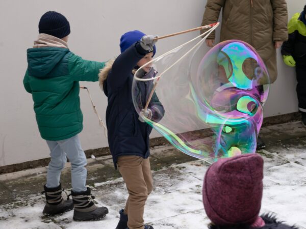 O Stromečku a Křehkosti, 2025